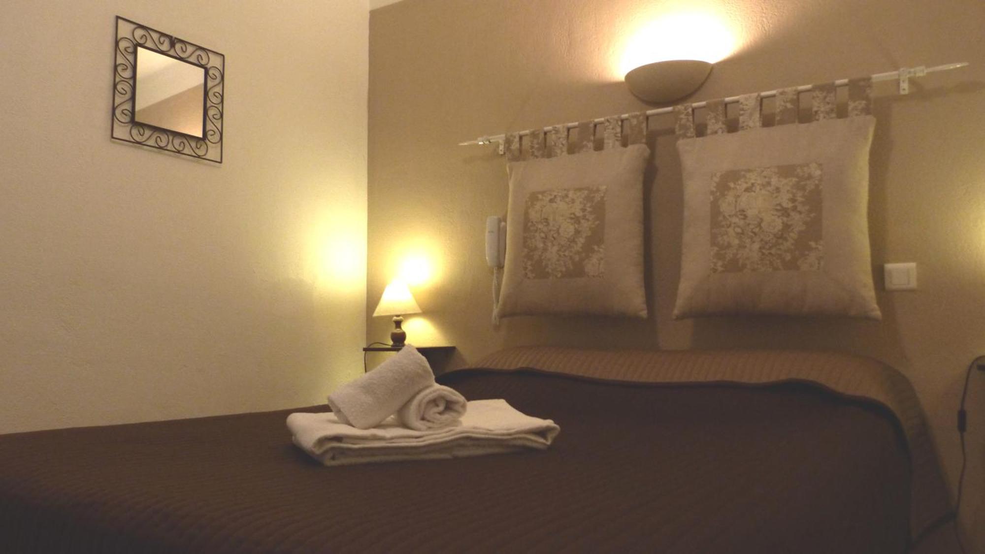 Lou Garbin Hotel แซงต์-โลรองต์-เดกูซ ห้อง รูปภาพ